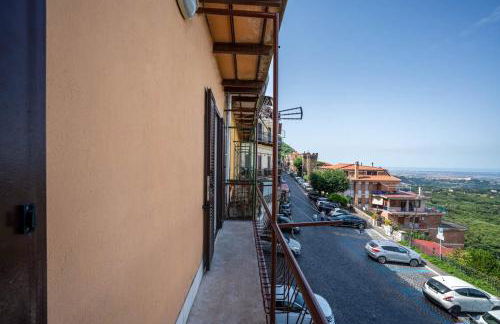 Al Belvedere A cozy with hills and village view - Foto 14