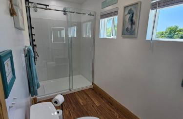 Tree-Top Lake-Front Cottage - Foto 17