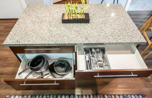 First Floor 2B2B • Pool, Gym, Dog Park • Near DTA - Foto 9