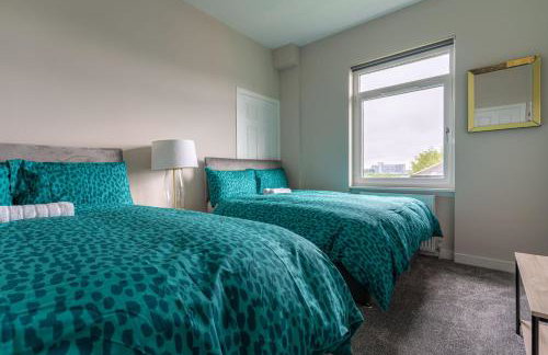 4 Bedrooms Homely House - Sleeps 6 Comfortably with 6 Double Beds,Glasgow, Free Street Parking, Business Travellers, Contractors, & Holiday-Goers, Near All Major Transport Links in Glasgow & City Centre, Perfect for Common Wealth Games 2026 - Foto 6