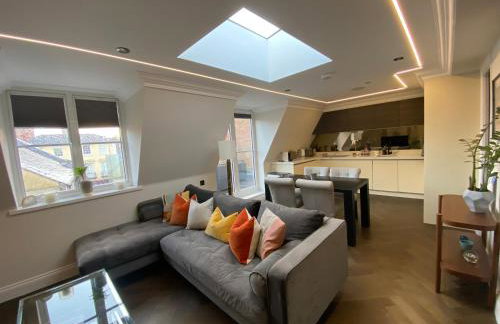 Beautiful Penthouse in centre of Winchester - Photo 1