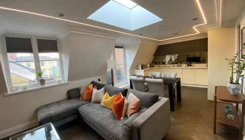 Beautiful Penthouse in centre of Winchester - Photo 1
