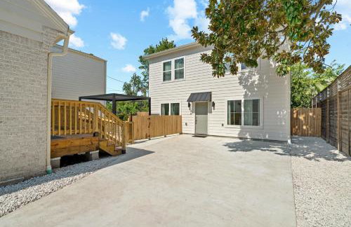 Gated Resort, 2 Homes, 9BR Ensuites, Slps27, Pool - Photo 80