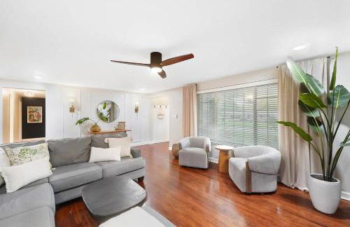 The Sleepy Tiki - game room, tiki lounge, firepit - Foto 65