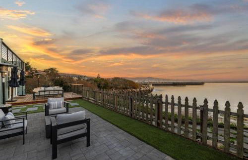 Experience the Pinnacle of Coastal Living at Harbour House - Foto 44