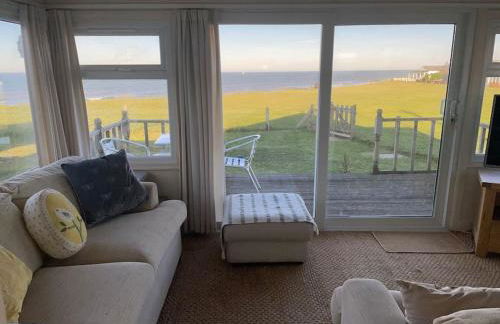 Stunning sea view beach front bungalow Bacton - Photo 1
