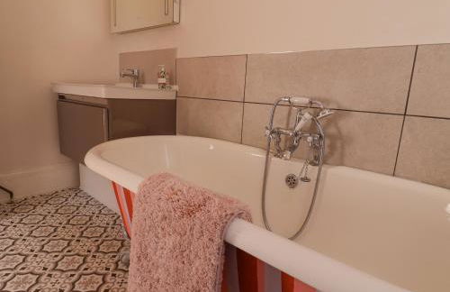 Red House - Photo 40