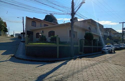 Casa 4 Quartos garagem 3 carros, churrasqueira e ar condicionado, - Foto 2