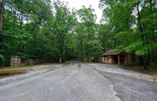 Coyote Cabin at Woodland Retreat at DeSoto beside DeSoto State Park - Foto 22