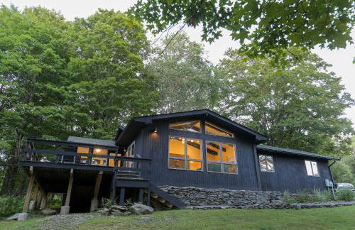 Modern Hideaway with Deck and State Forest Access - Foto 36