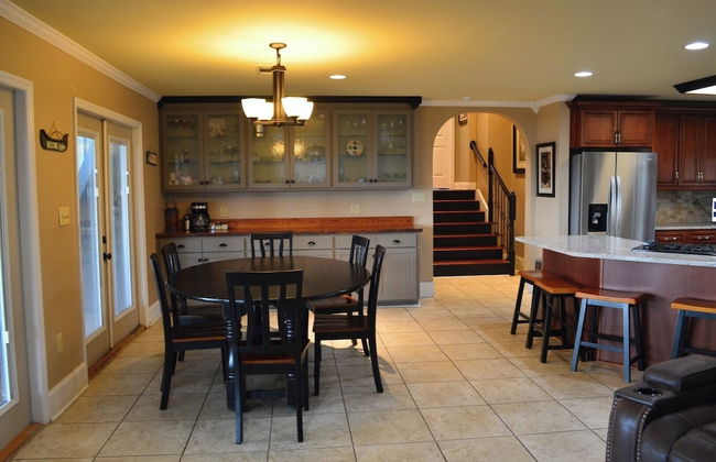 5 BR House Lake Retreat w/ Hot Tub, Sleeps 12 - Foto 19