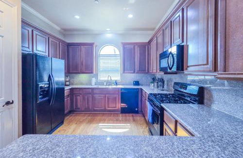 Artsy 3-Story Townhouse Near the Galleria Area! - Foto 9