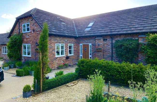 Luxury Accom With Pool Henbury Macclesfield - Photo 1