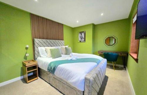Super luxury 2 bedroom, full house sleep 5 with garden & parking close to airport - Foto 3