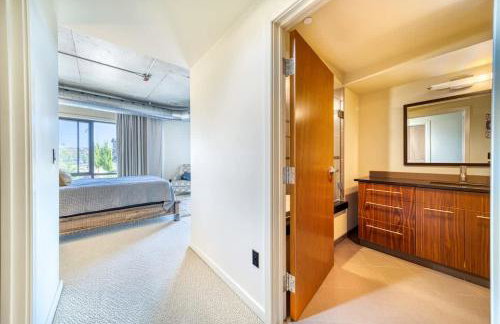 Downtown Condo Above Restaraunts- Free Parking - Foto 18