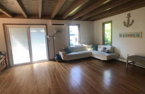 Stunning Spacious Cape Cod House with Water Views - Foto 18