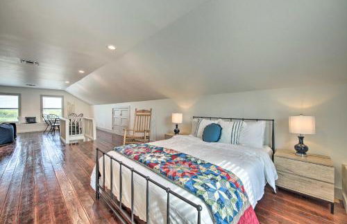 Peaceful Schulenburg Farmhouse with Fire Pit and Games - Foto 16