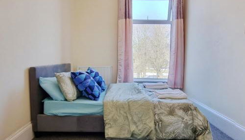 2 Bedroom 4 Beds Family Flat Free Parking Fast Wi-Fi Self-Check-in Cosy Spacious - Foto 4