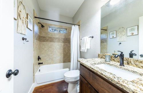 Hilltop Hideaway-Rest, Relax, Reconnect! - Foto 18