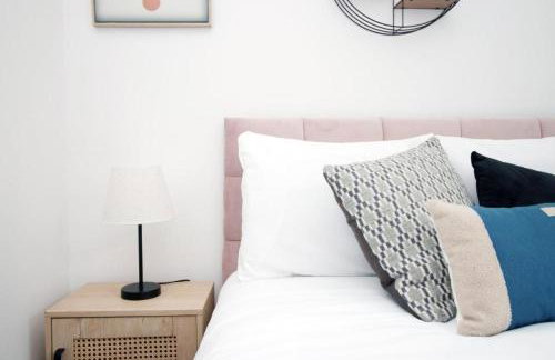 Peaceful 3 Bed Flat with Parking and Balcony by CTO Serviced Apartments - Foto 24