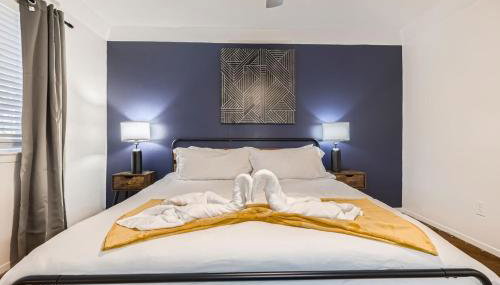 Your Cozy King Suite Getaway - Sleeps 4 - Pool, Prkg - Foto 5