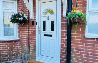 Modern 4BR House with Parking, 8 Mins to Gatwick Airport - Foto 50