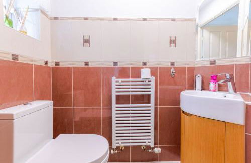 A Riverside Paradise in The City w Garden and Free Parking - A 2 Bed Home in London Sleeps 4! - Foto 29