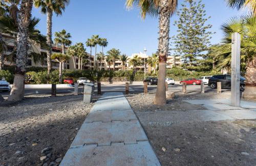 Apartamento en primera línea de playa con piscina - Photo 54