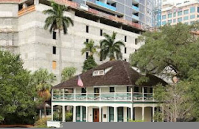 Modern 2-bedroom Retreat Near Beach Airport - Foto 18