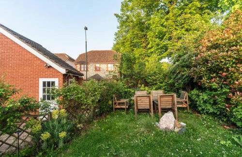 Gorgeous 4 BR House Near Station mins to London - Pass the Keys - Foto 58