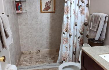 Comfortable Stay- Fully Stocked Home & Coffee Bar- All Essentials Provided - Photo 48