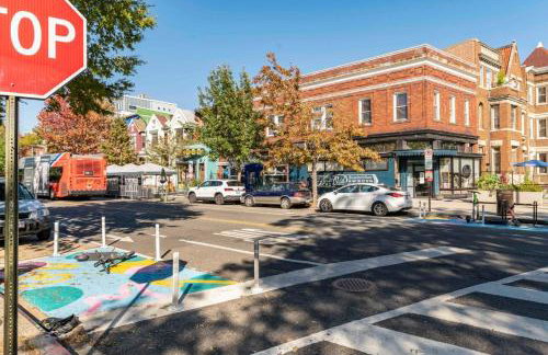 Charming 2BD1BA in Hip Area - Near Metro - Foto 13