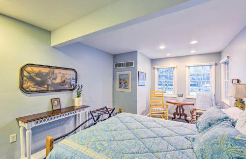 Elegant Stone Cottage Steps to Crystal Lake Beach - Foto 18