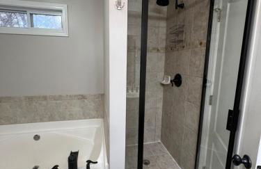 Spacious Gorgeous 3bd home with large deck Close to EVERYTHING - Foto 8