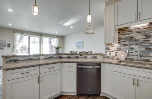 Modern South Pier Condo on Sheboygan River! - Foto 10