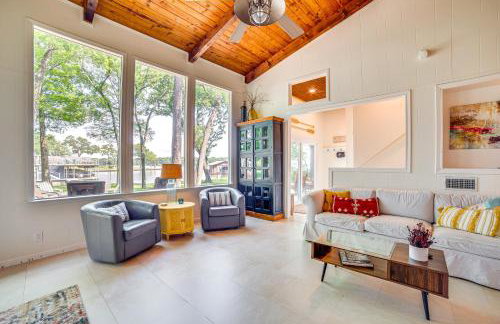 Live Lake Life! Enchanted Oaks Gem with Private Dock - Foto 7