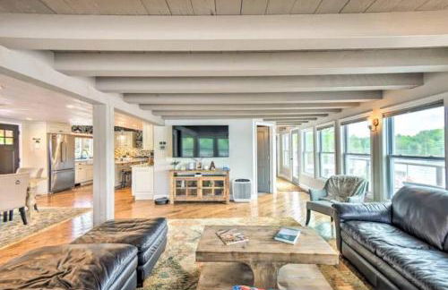 Unmatched Lakefront Home! - Foto 34