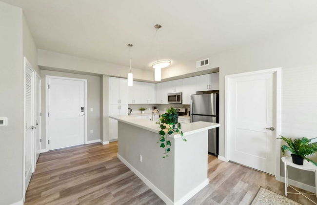 Chic Apt w Jacuzzi Pool BBQ Mountain Views - Foto 43