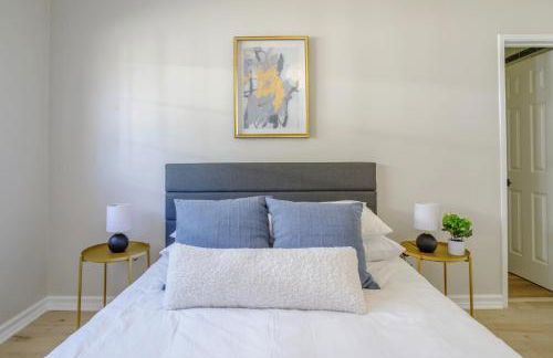 New 5 bed w/hot tub close to Universal sleeps 12 - Foto 33