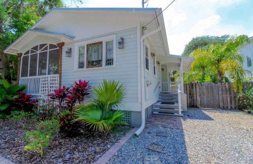 Luxurious Bohemian Bungalow in Lincolnville - Mins from Downtown! - Photo 42