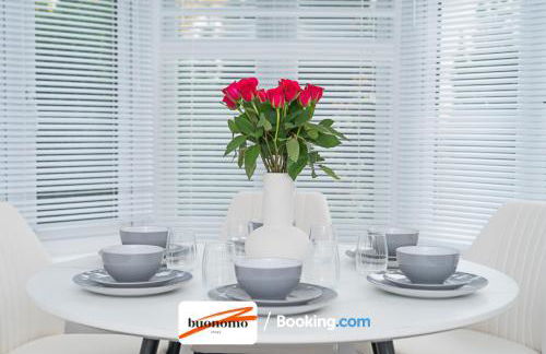 Three Bedroom Apartment At Buonomo Stays Short Lets & Serviced Accommodation With Netflix & Games - Foto 21