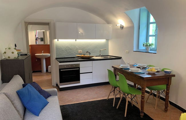 1 Bed Cottage Sleeps 4 Private Garden - Pool - Photo 8