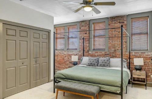 Modern, Insta-Worthy 2B Townhome in Walkable Springfield! - Photo 19