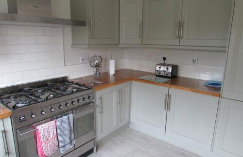 Large 4 bed detached house with parking - Foto 56