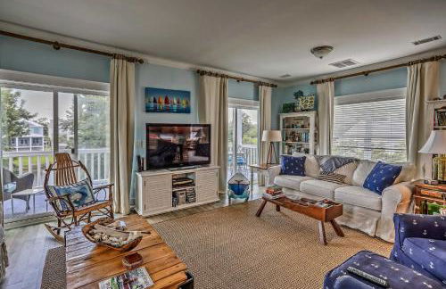 Family Beach Home Walk to N Litchfield Beach - Foto 1