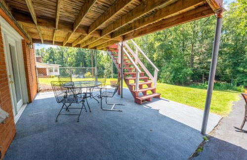 Martinsville Gem - Fireplace, Pets, Near the Park - Foto 42