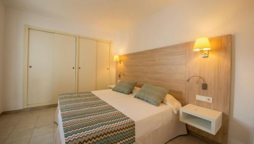 Apartamentos La Santa Maria - Foto 4, towels, wardrobe