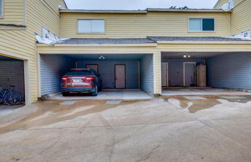 College Station Gem with Pool Access Near University - Foto 27