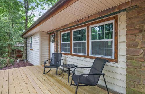 Whiskey Pines Retreat! Single Level Home, Outdoor Firepit, AC, BBQ! Sleeps 9 in Lake Harmony! - Foto 40