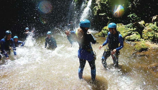 Divertimento assicurato, durante l'attività di torrentismo
